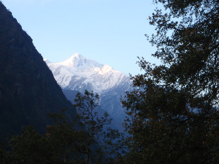 네팔3-산1.jpg